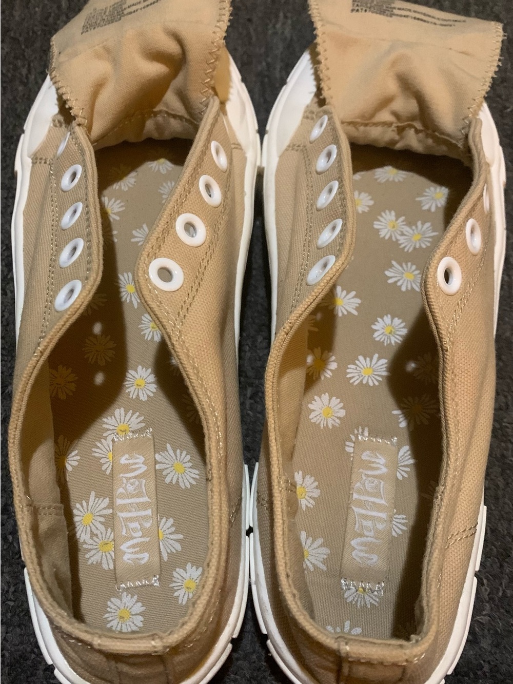 Women Mad Love Fran Tan Canvas Sneaker With a White Platform Sole Sz.9